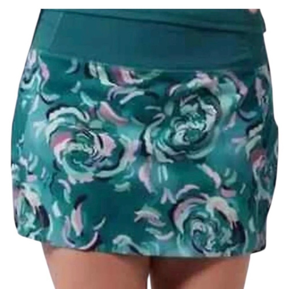 Athleta Run With It 14’ zip pocket floral green skort